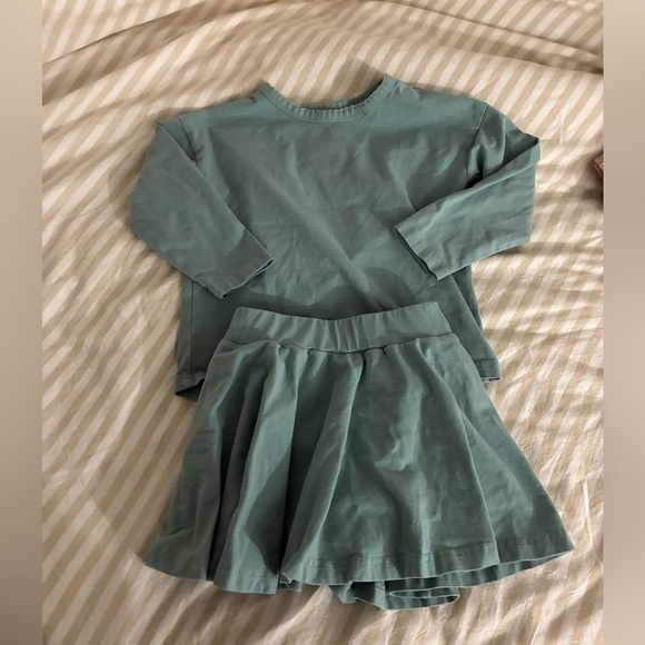 holley & Sage Other - Holley & Sage Green Long Sleeve Top and Skirt Set Size 4T